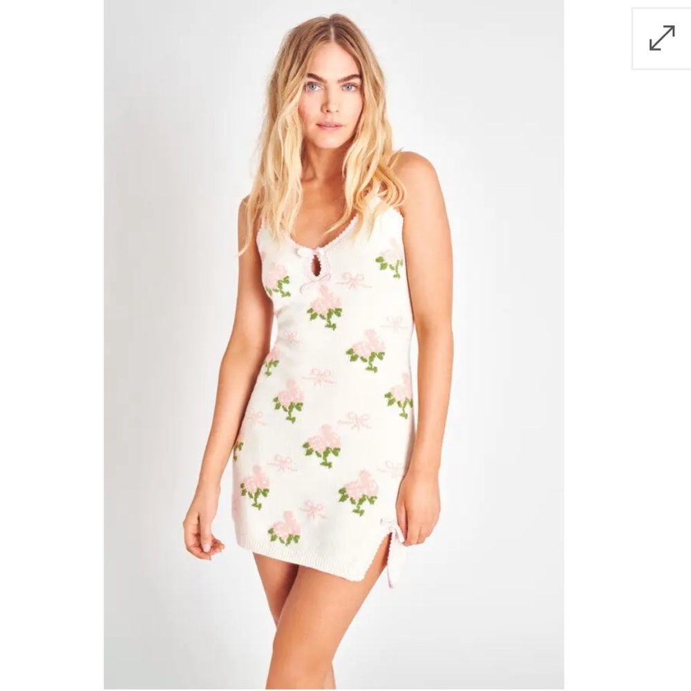 Súper Sexy LoveShackFancy White Floral Mini Knit Dress